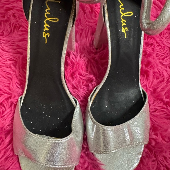 Lulu's‎ Silver Heels with Ankle Strap and Peep-Toe - women’s size 8 - Picture 6 of 10